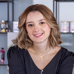 Retrato de Kathlyn Watanabe, gerente de Marketing de Marcas na Danone.