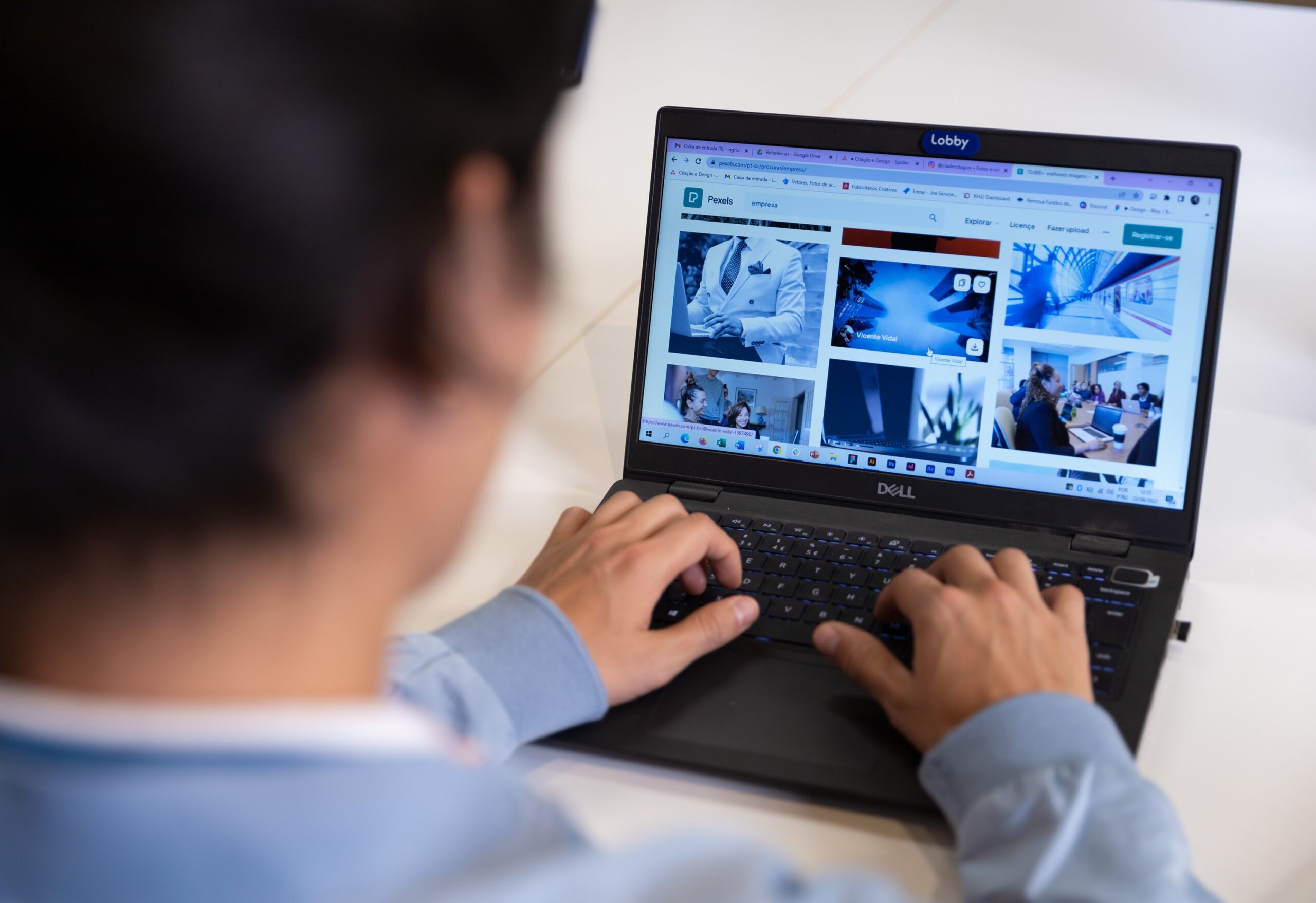 Como desenvolver pensamento crítico desde o início da carreira?